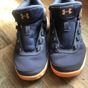 Girls under Armour sneakers. VGUC. Size 13.5
